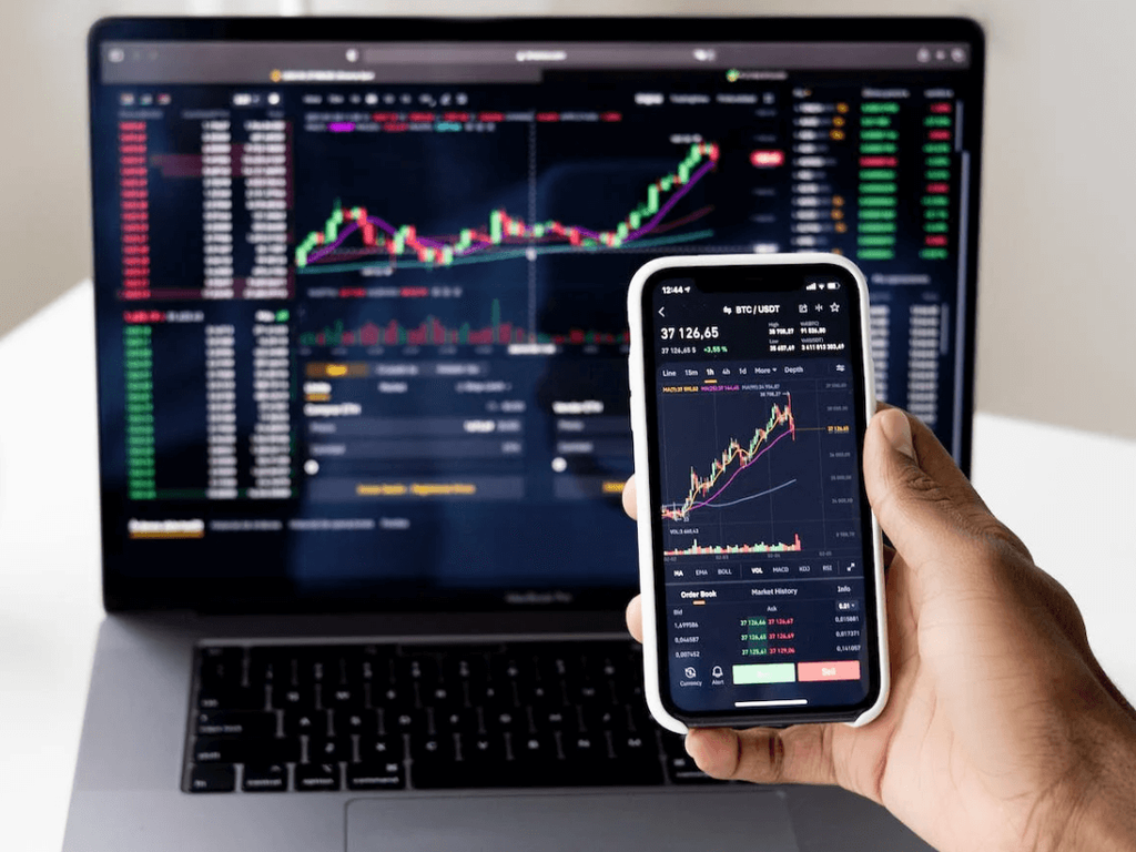 Американският долар удари 15-месечно дъно