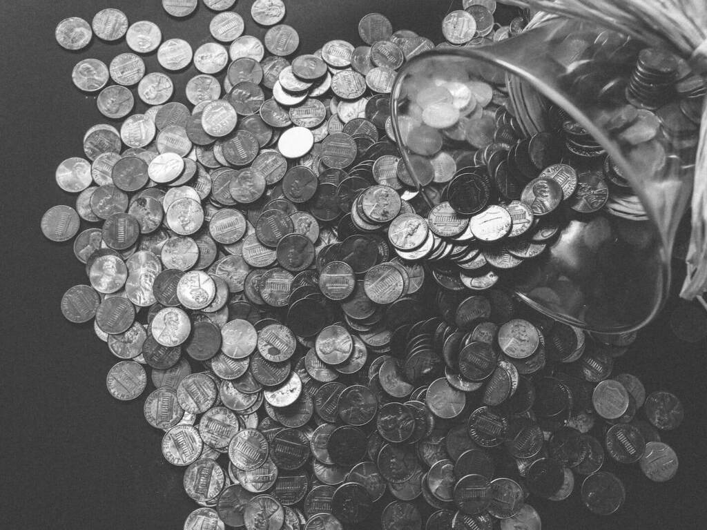 Увеличените заплати на чиновниците изядоха бюджетния излишък