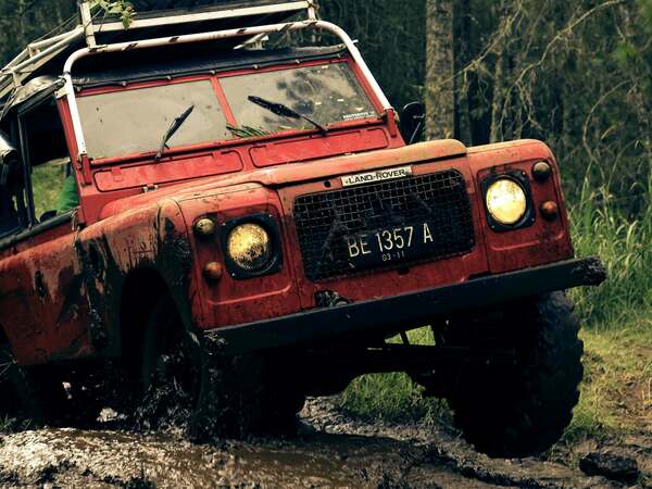 Автомобилната марка Land Rover изчезва